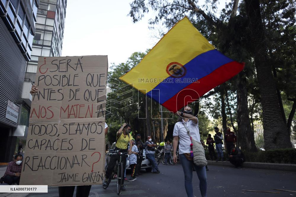 Colombians Protest Against Tax Reform in Their Country - Mexico City