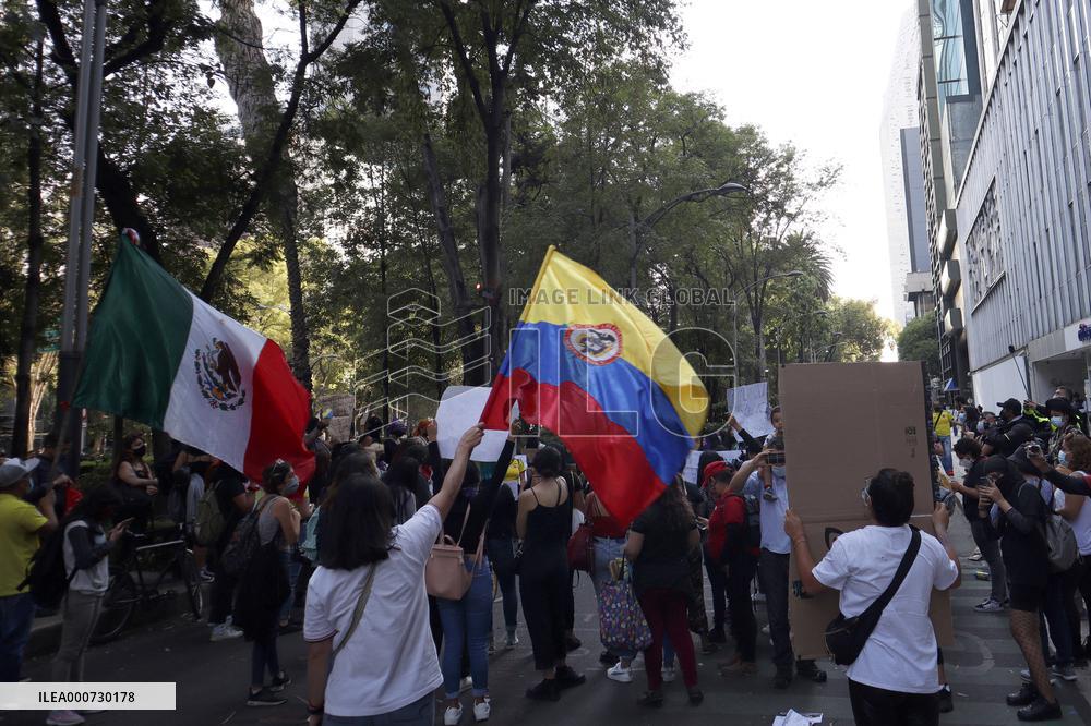 Colombians Protest Against Tax Reform in Their Country - Mexico City