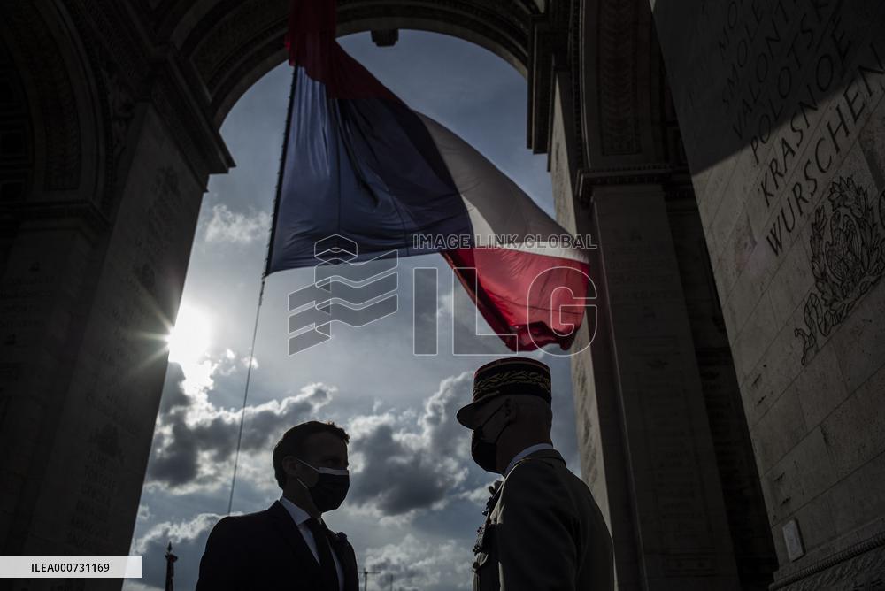 Macron at ceremony for 76th anniversary of WWII victory - Paris