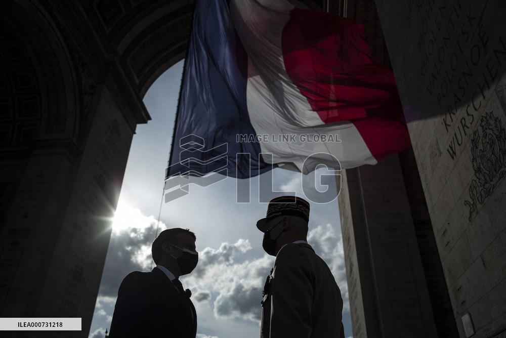 Macron at ceremony for 76th anniversary of WWII victory - Paris
