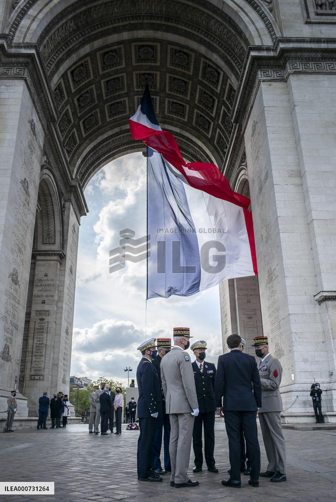 Macron at ceremony for 76th anniversary of WWII victory - Paris