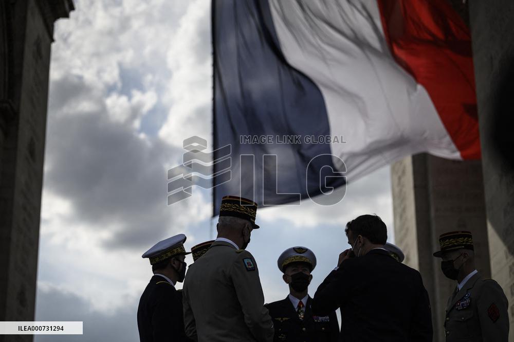 Macron at ceremony for 76th anniversary of WWII victory - Paris