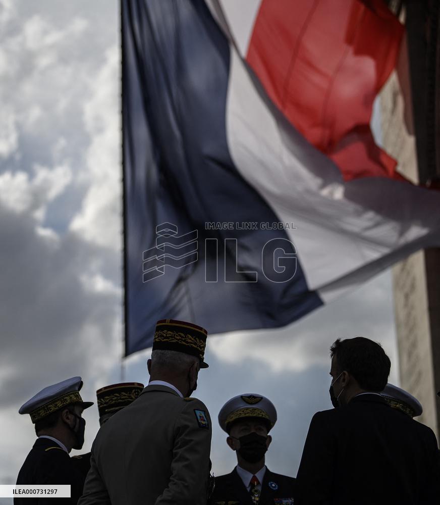 Macron at ceremony for 76th anniversary of WWII victory - Paris