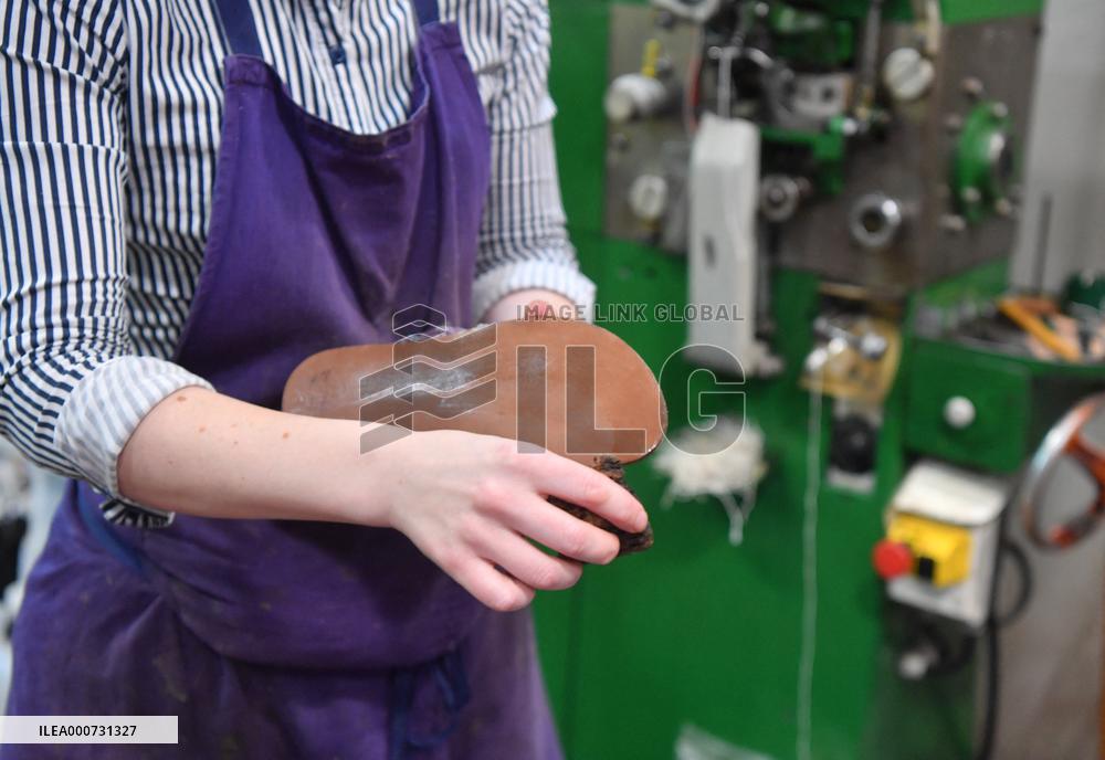 Manufacture Of Tropezian Sandals - Saint-Tropez