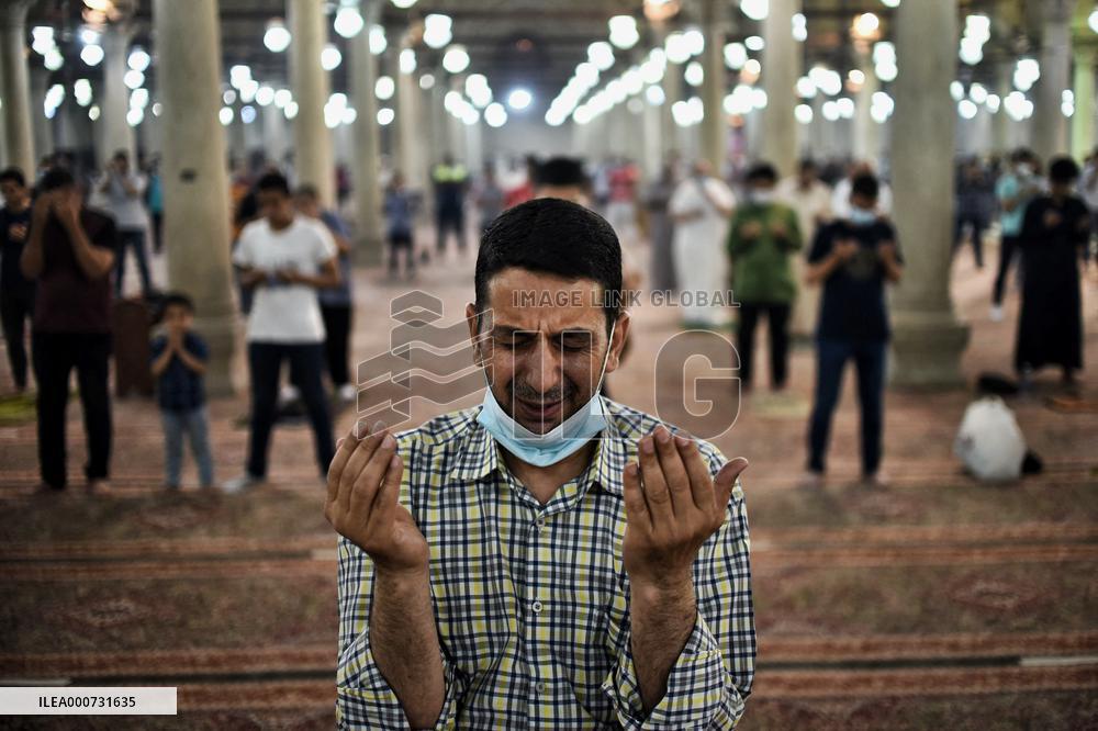 Ramadan At Amr Ibn Al-Aas Mosque In Cairo - Egypt