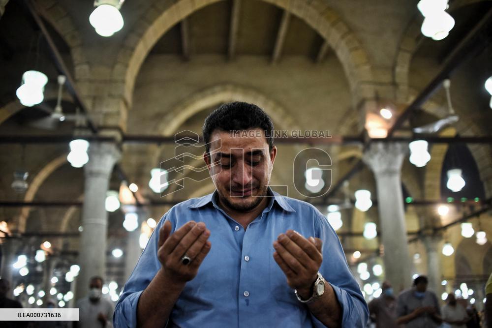 Ramadan At Amr Ibn Al-Aas Mosque In Cairo - Egypt