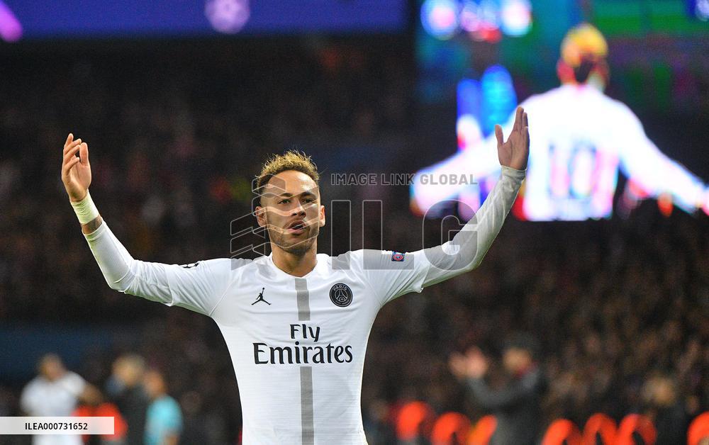 Neymar Extends His Contract With PSG