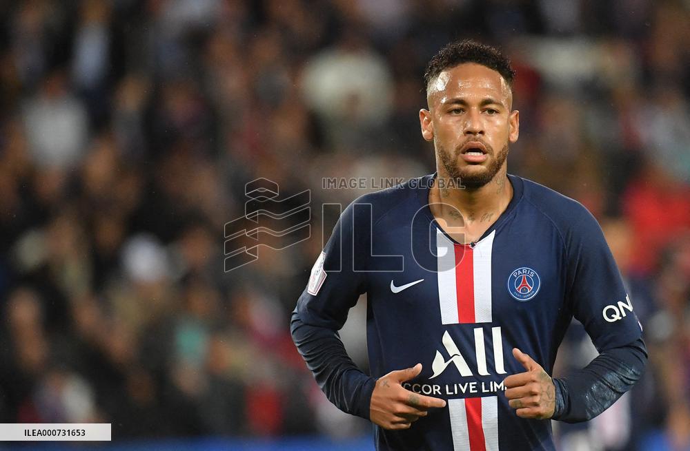 Neymar Extends His Contract With PSG