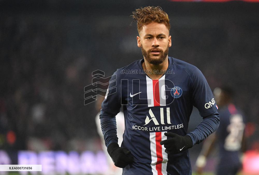 Neymar Extends His Contract With PSG