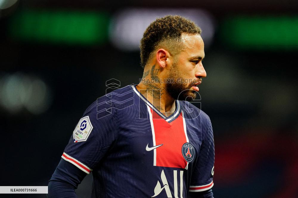 Neymar Extends His Contract With PSG