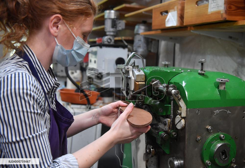Manufacture Of Tropezian Sandals - Saint-Tropez