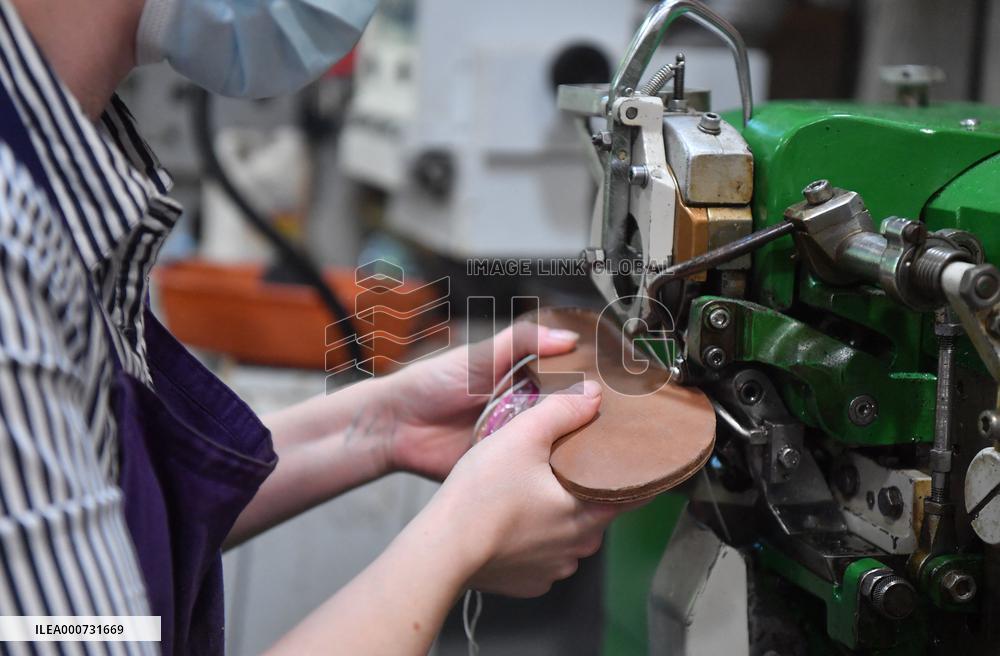 Manufacture Of Tropezian Sandals - Saint-Tropez