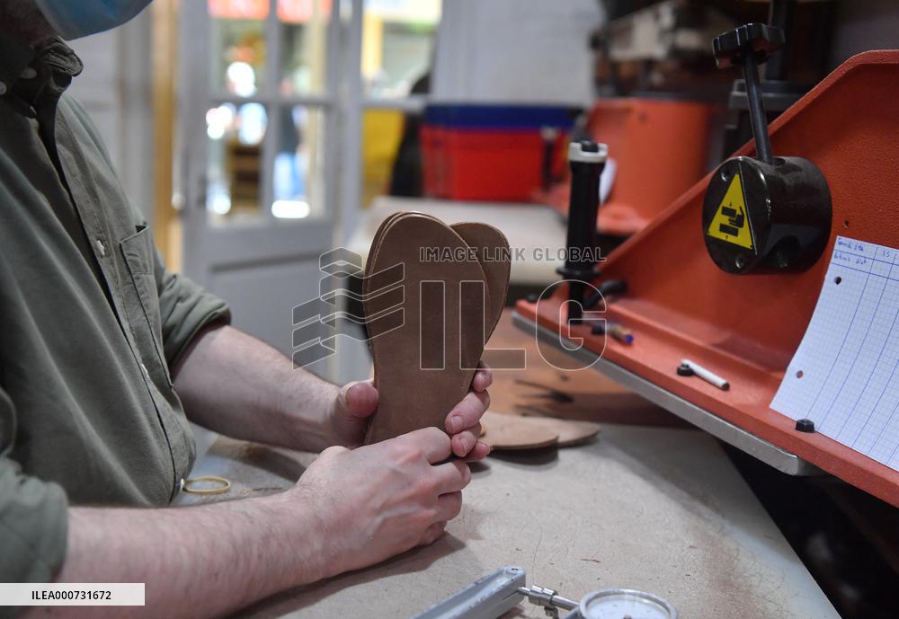 Manufacture Of Tropezian Sandals - Saint-Tropez