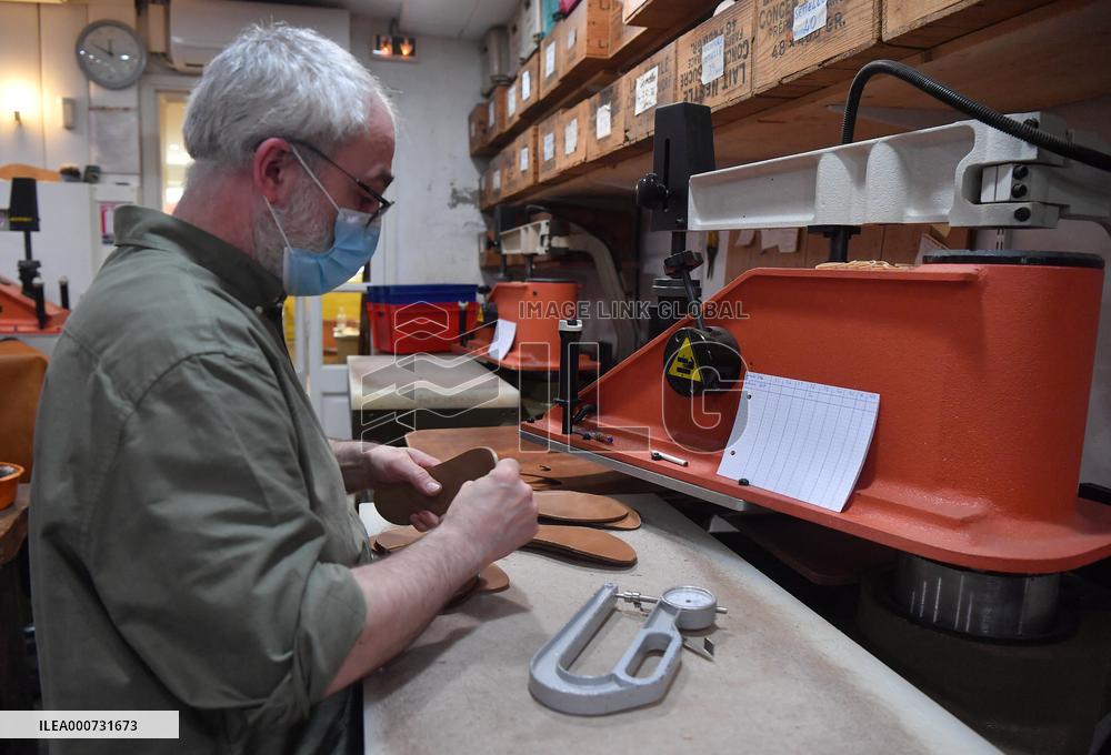 Manufacture Of Tropezian Sandals - Saint-Tropez