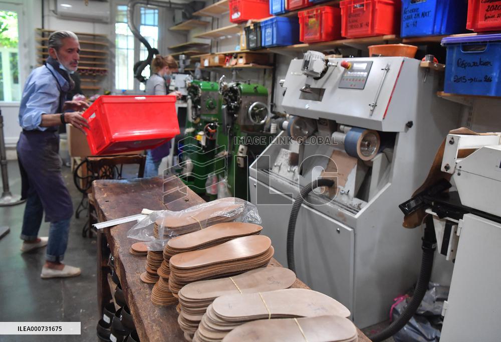 Manufacture Of Tropezian Sandals - Saint-Tropez