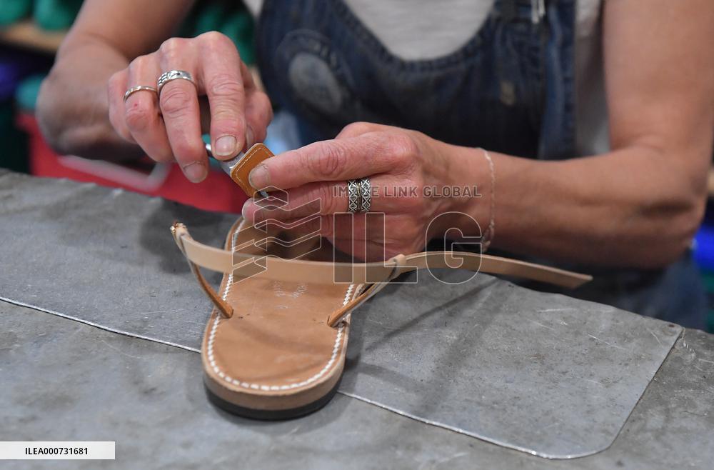 Manufacture Of Tropezian Sandals - Saint-Tropez