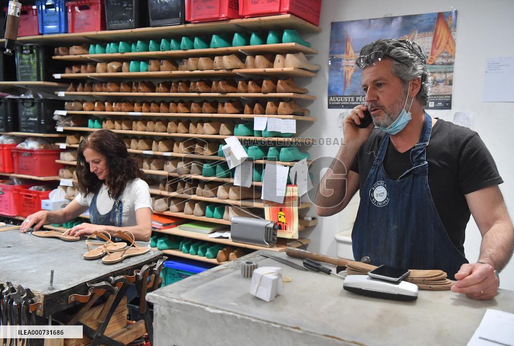 Manufacture Of Tropezian Sandals - Saint-Tropez