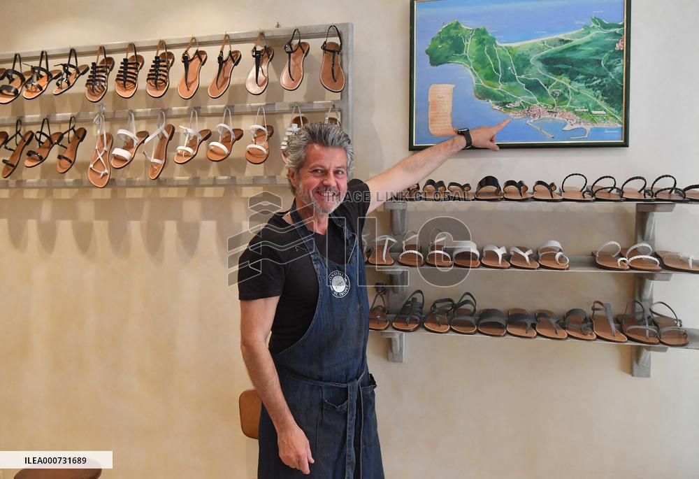 Manufacture Of Tropezian Sandals - Saint-Tropez