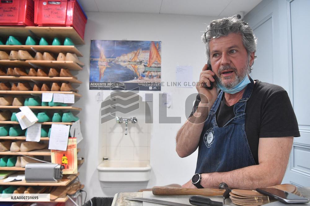 Manufacture Of Tropezian Sandals - Saint-Tropez