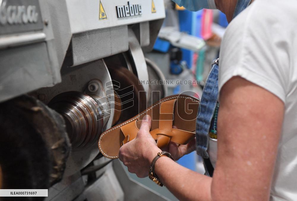 Manufacture Of Tropezian Sandals - Saint-Tropez