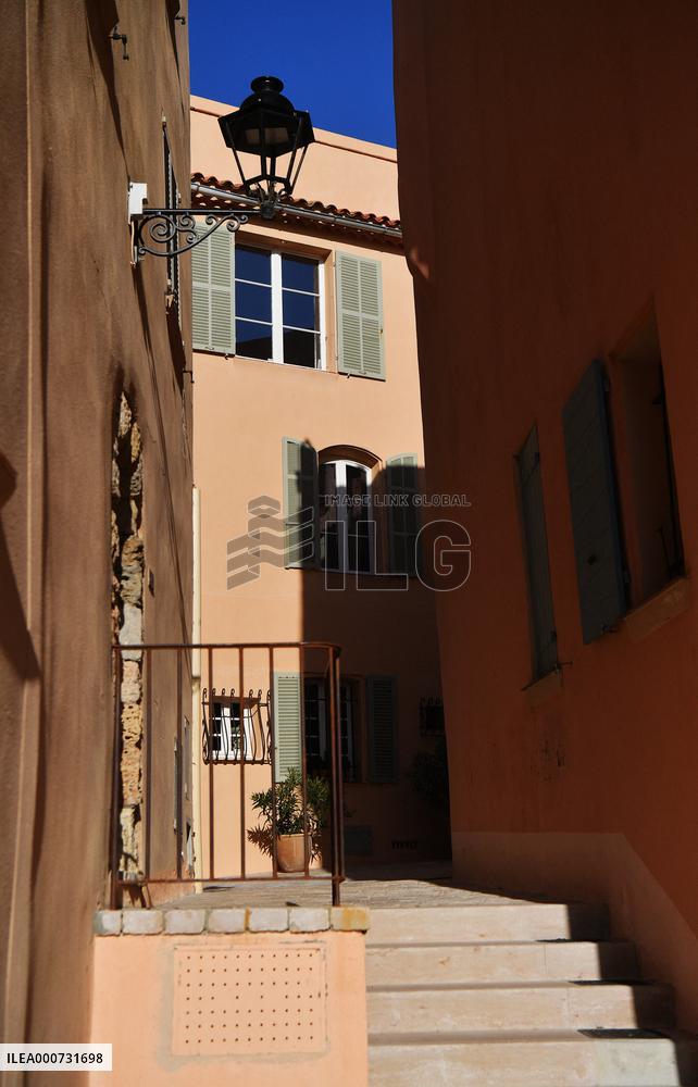 Manufacture Of Tropezian Sandals - Saint-Tropez