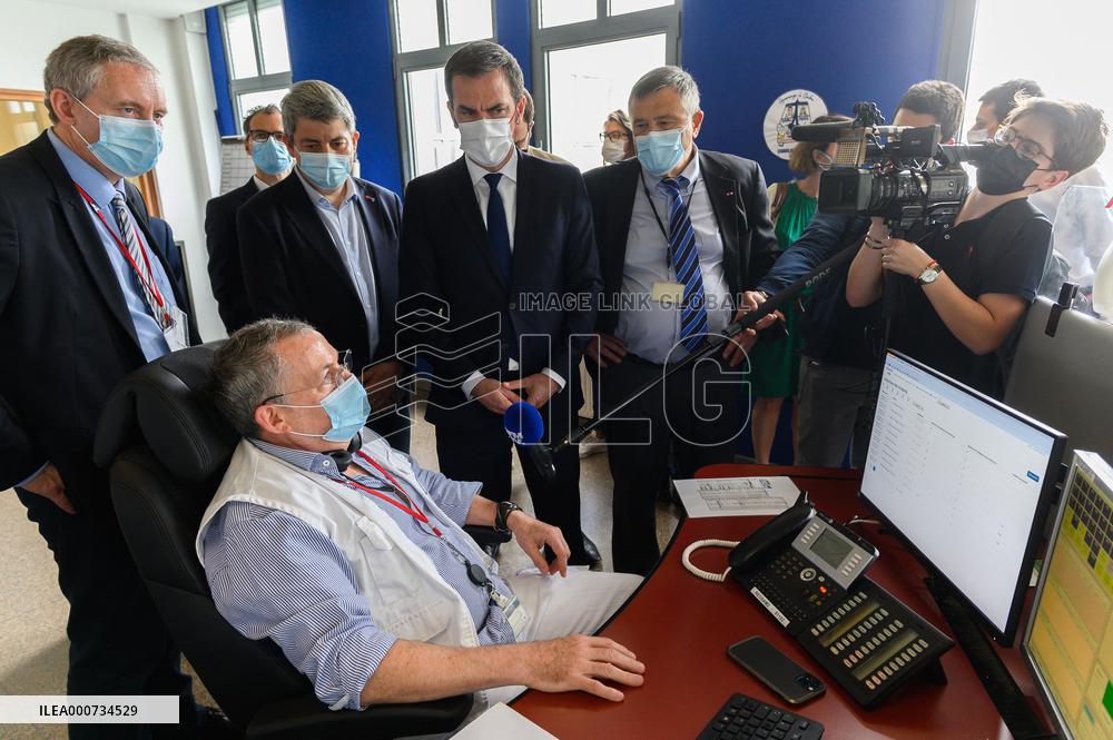 Olivier Veran Visits The Regulation Room Of The SAMU At Necker