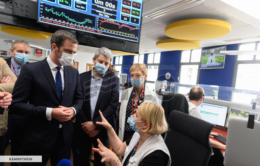Olivier Veran Visits The Regulation Room Of The SAMU At Necker