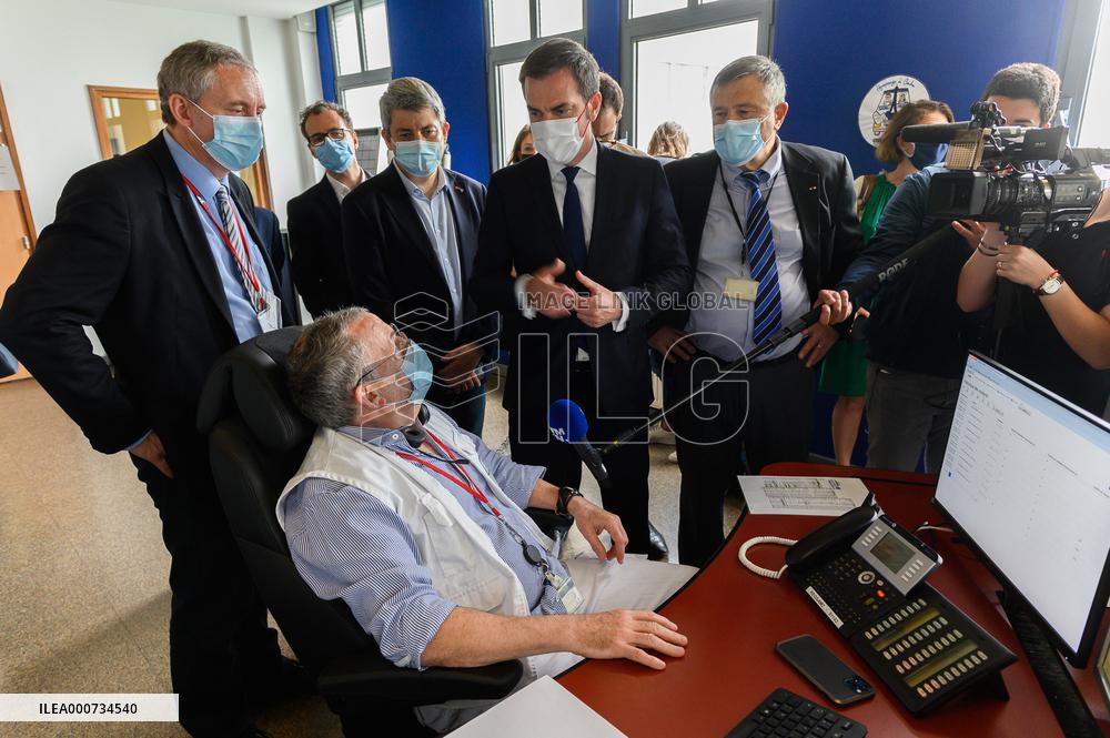 Olivier Veran Visits The Regulation Room Of The SAMU At Necker