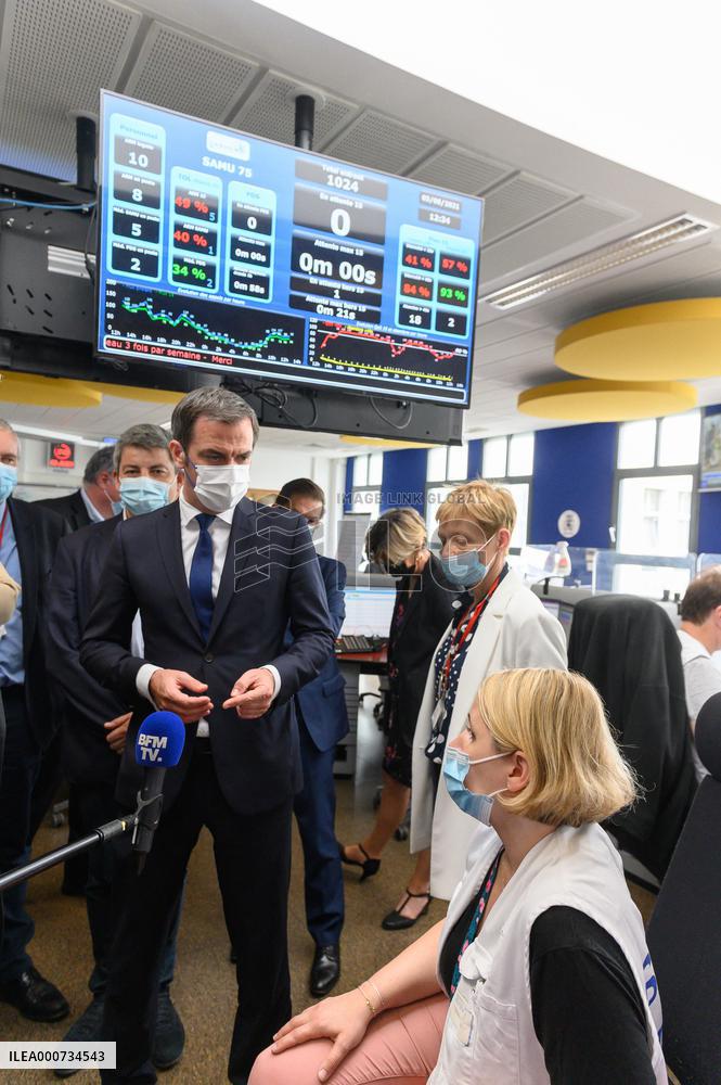Olivier Veran Visits The Regulation Room Of The SAMU At Necker