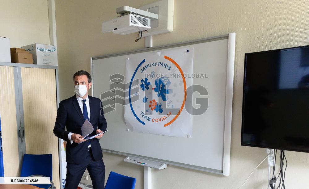 Olivier Veran Visits The Regulation Room Of The SAMU At Necker