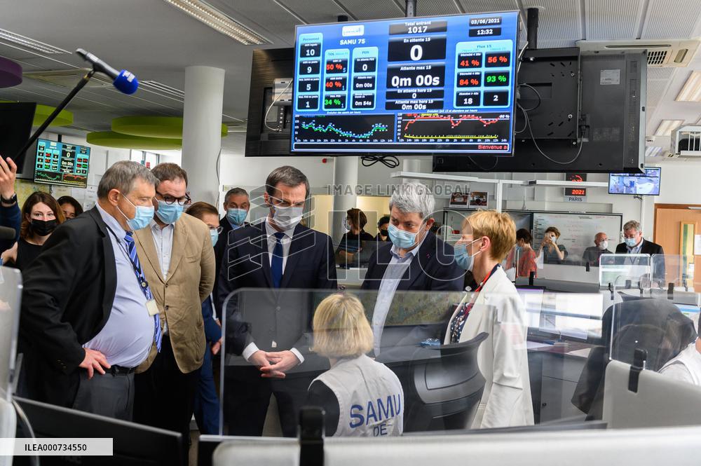 Olivier Veran Visits The Regulation Room Of The SAMU At Necker