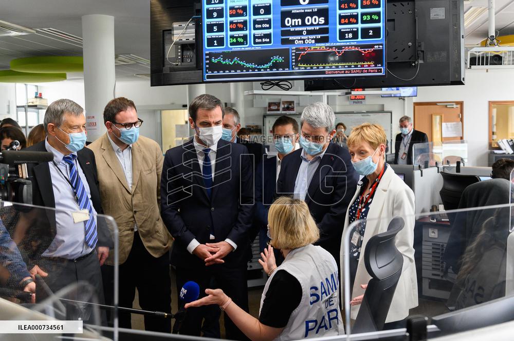 Olivier Veran Visits The Regulation Room Of The SAMU At Necker