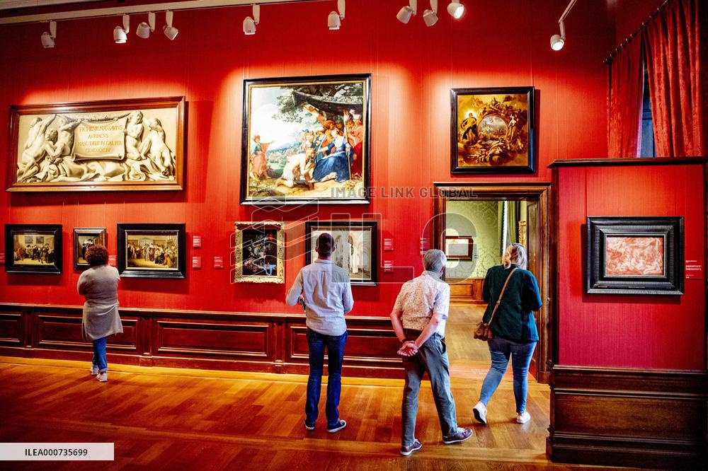 Museums reopen in The Hague