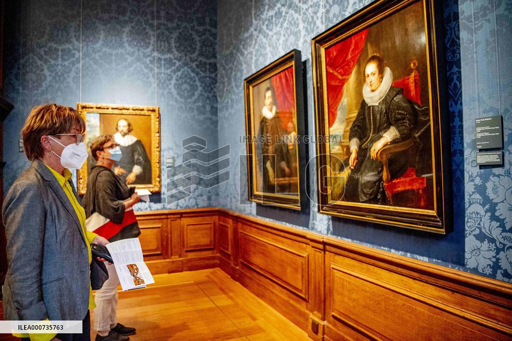 Museums reopen in The Hague