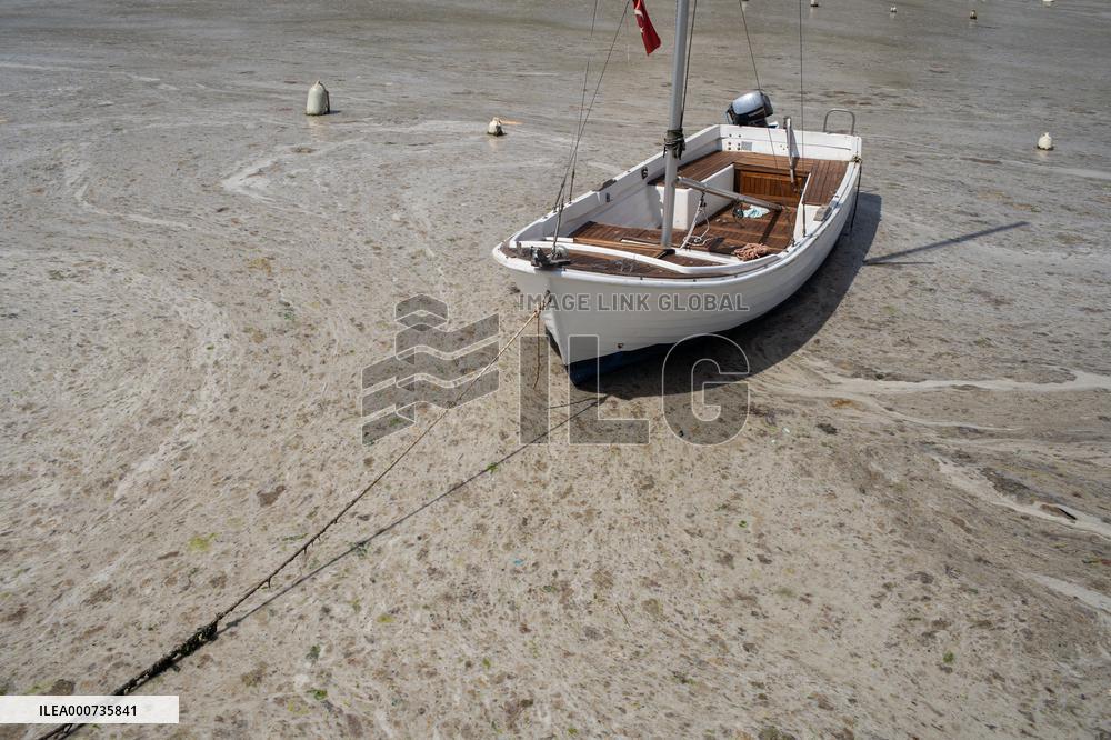 Mucus-Like Substance Known As Sea Snot In The Marmara Sea - Istanbul