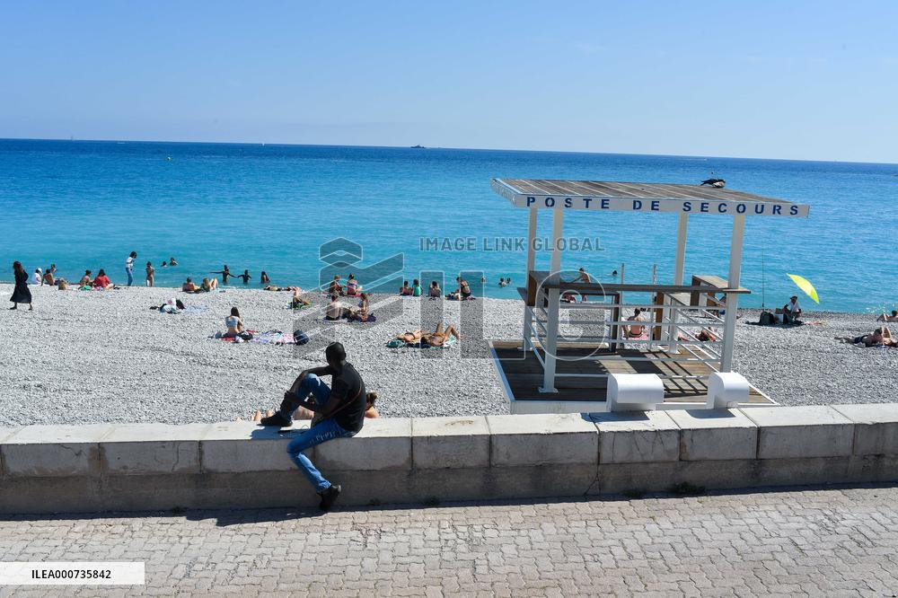 Atmosphere in Promenade des Anglais - Nice