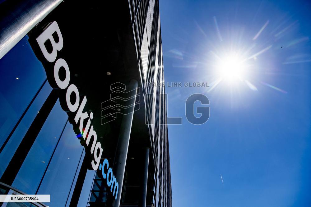 Booking.com repays 65 million euros corona support to Dutch government
