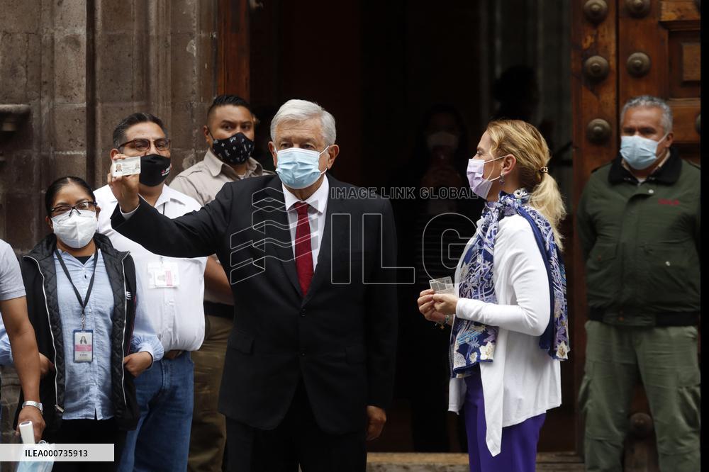 Lopez Obrador votes at Mexical Legislative Elections