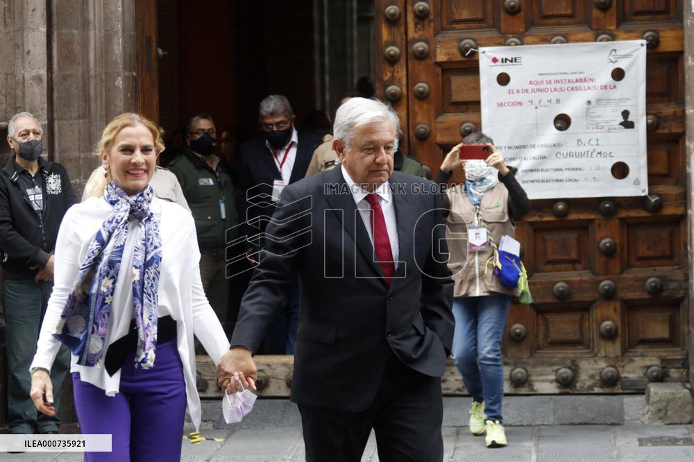 Lopez Obrador votes at Mexical Legislative Elections