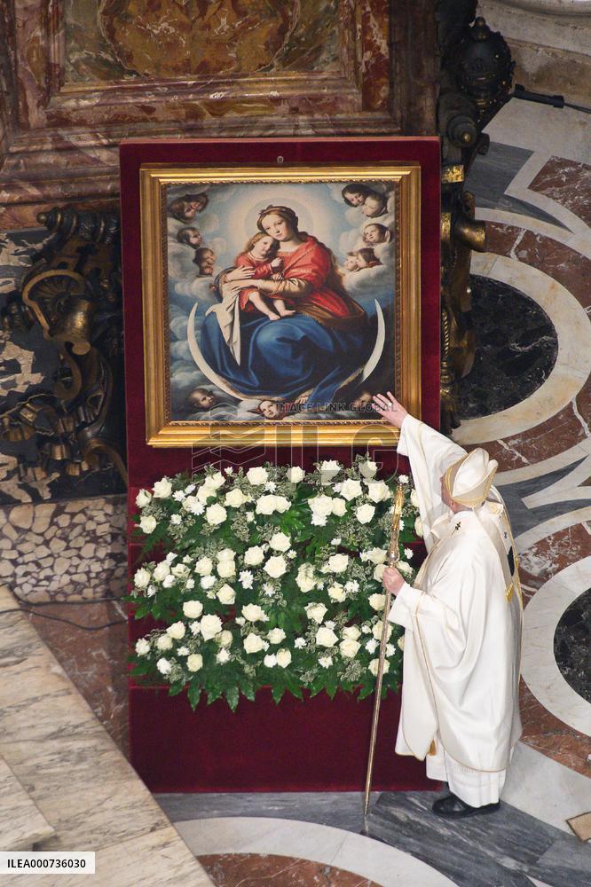 Pope Francis Leads A Holy Mass - Vatican