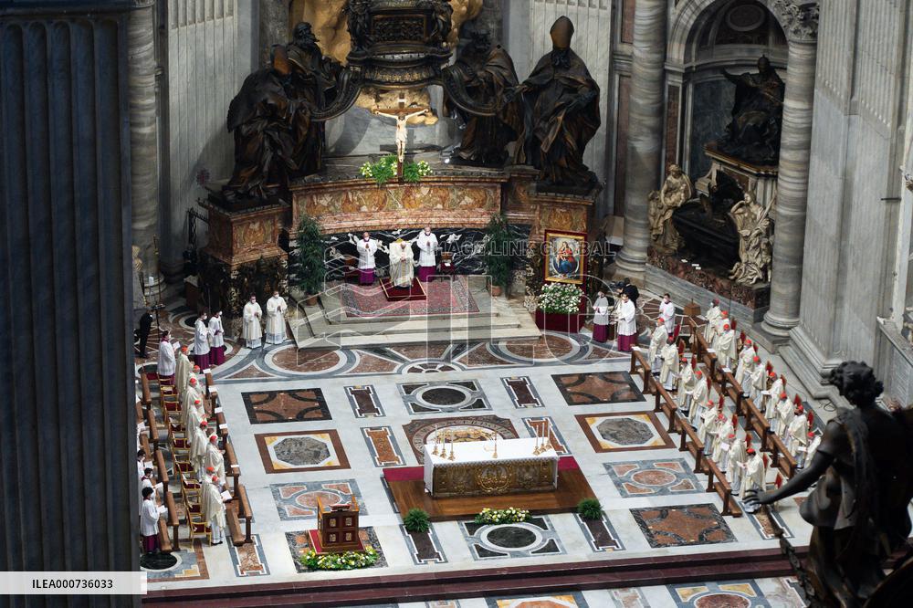 Pope Francis Leads A Holy Mass - Vatican