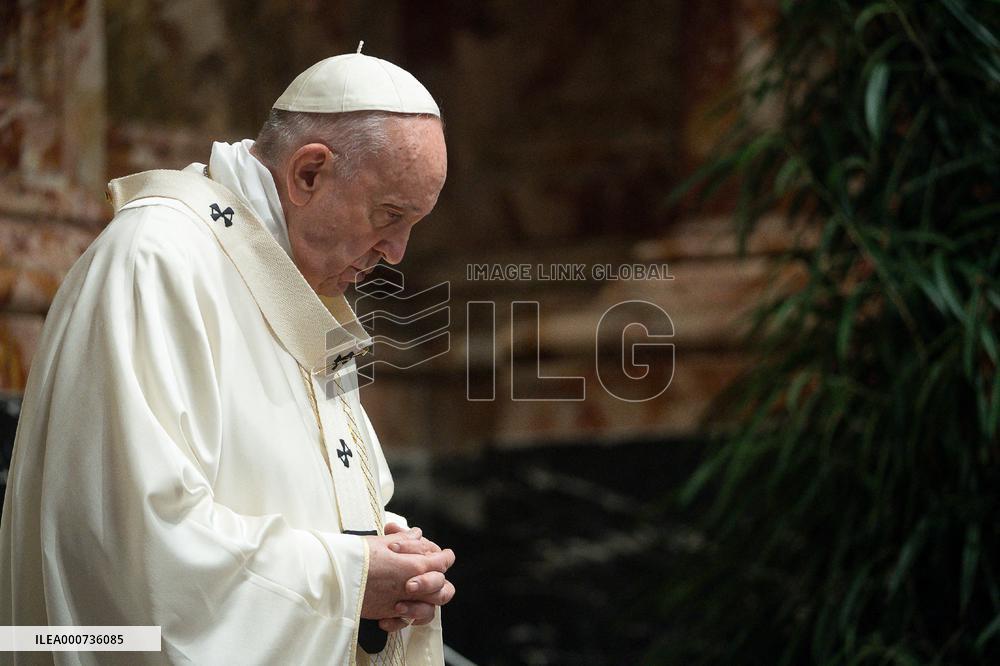 Pope Francis Leads A Holy Mass - Vatican
