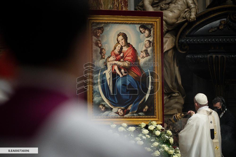 Pope Francis Leads A Holy Mass - Vatican