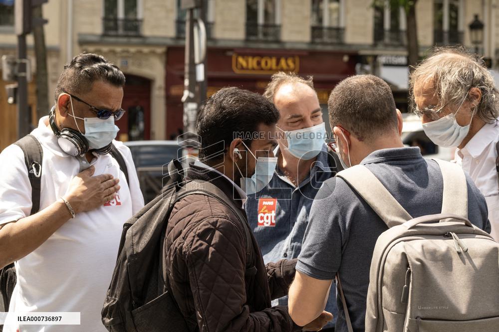 Protest in front of McDonald's restaurant - Paris