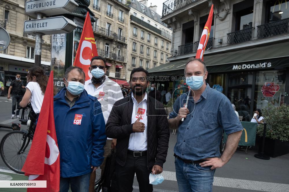 Protest in front of McDonald's restaurant - Paris