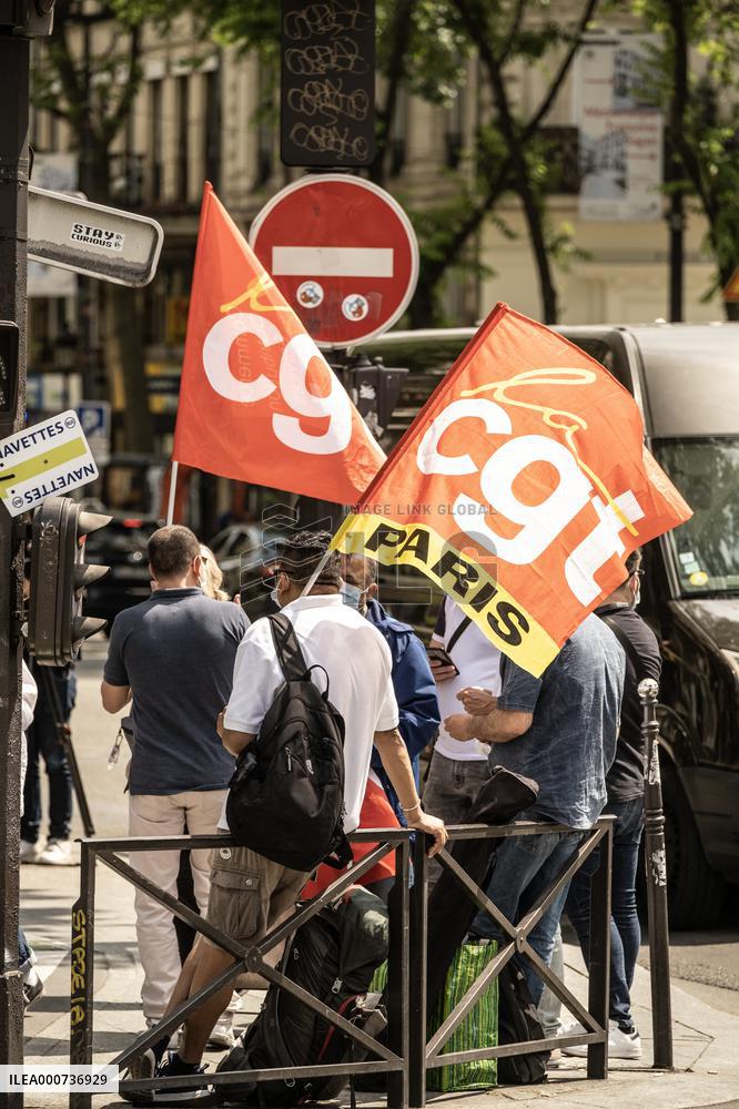 Protest in front of McDonald's restaurant - Paris