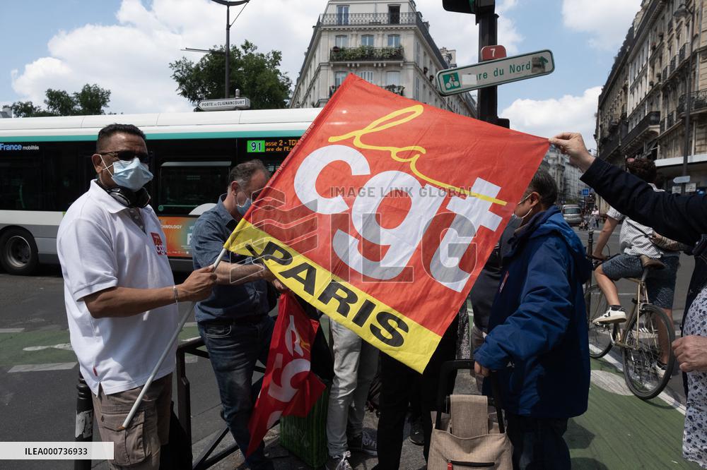 Protest in front of McDonald's restaurant - Paris