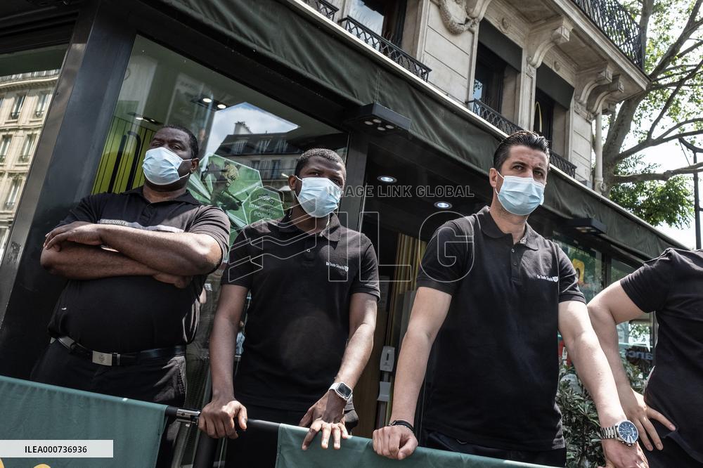 Protest in front of McDonald's restaurant - Paris