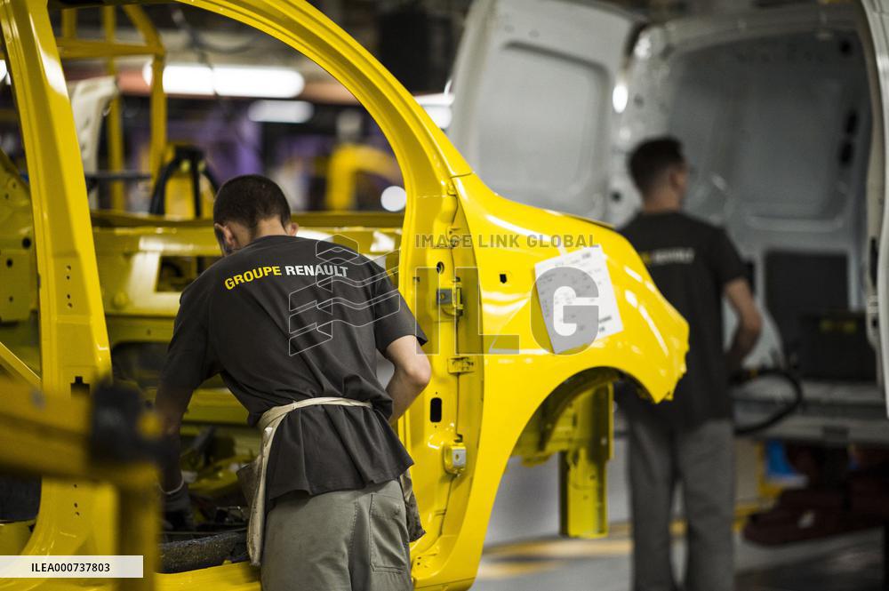 Renault Indicted For Deception In France In Diesel Engine Investigation