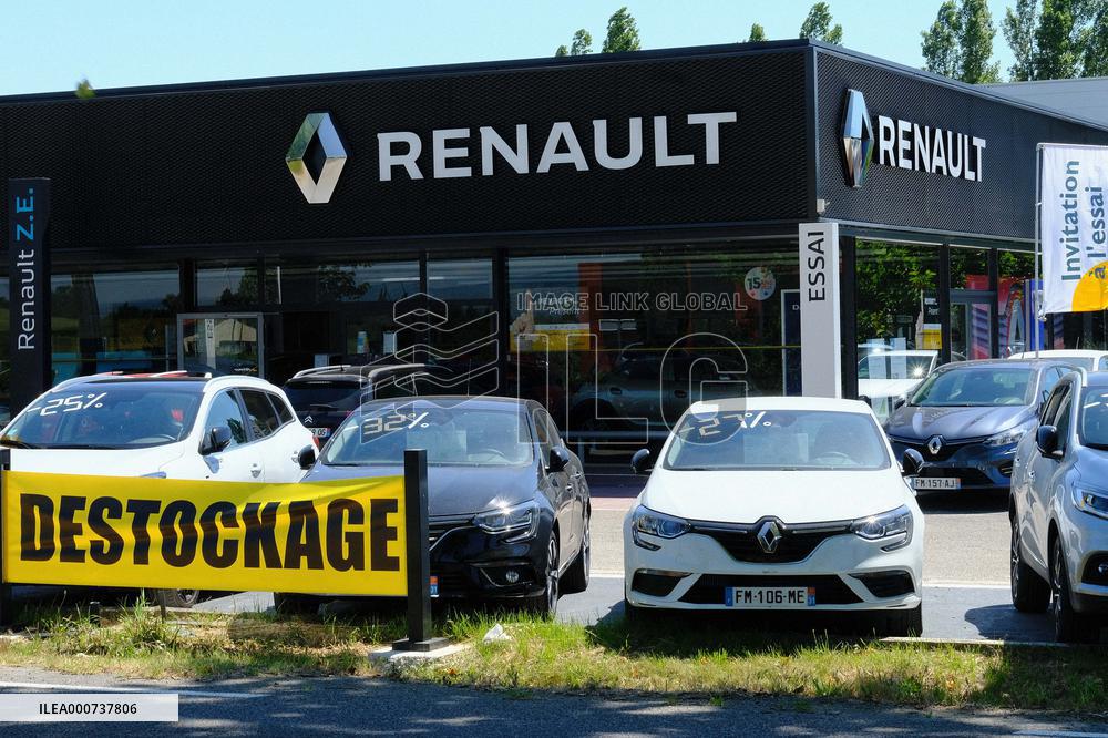 Renault Indicted For Deception In France In Diesel Engine Investigation